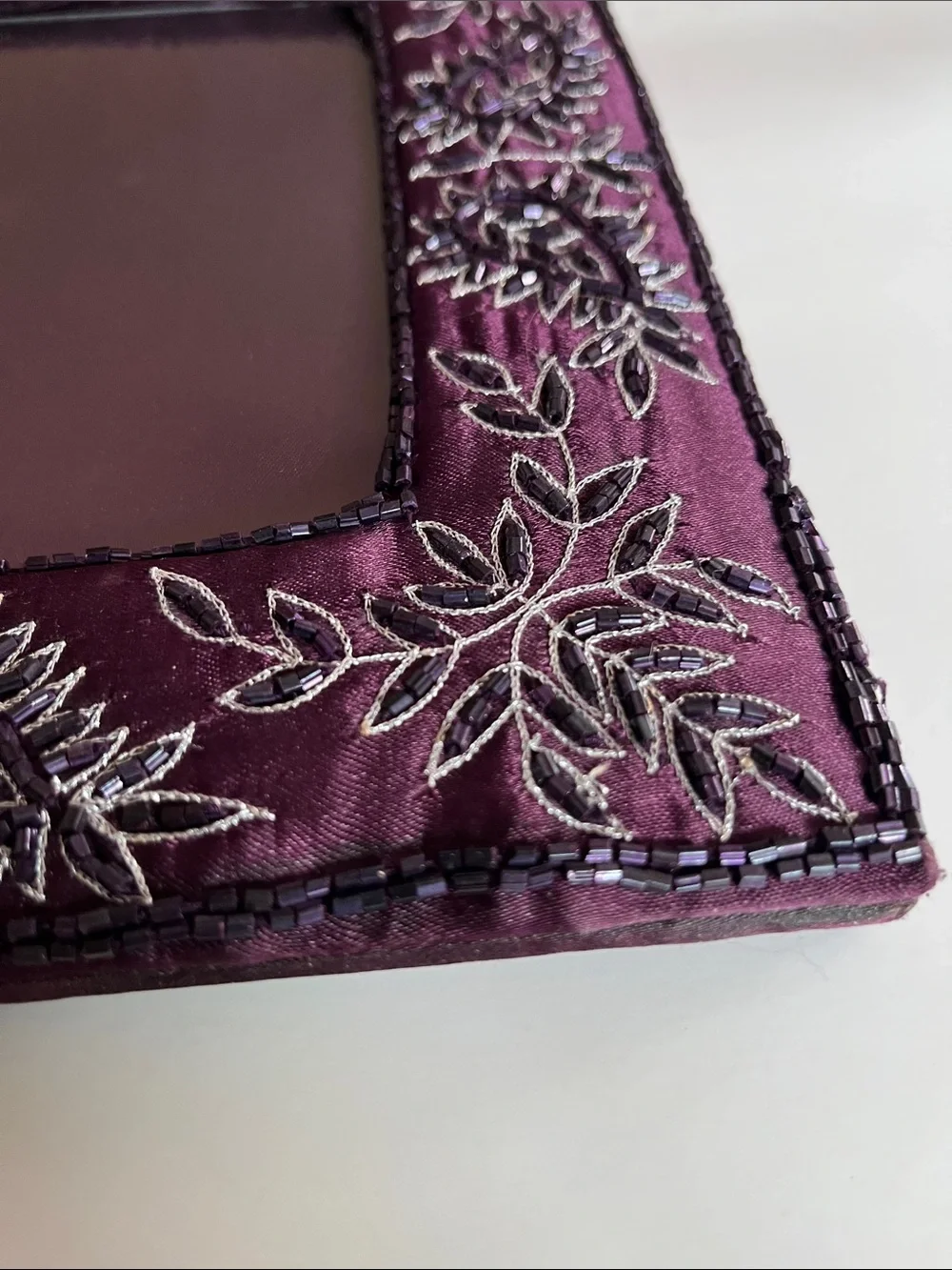 Pier 1 NIB purple cadre paisley brode tufted embroidered bead picture frame 4x6